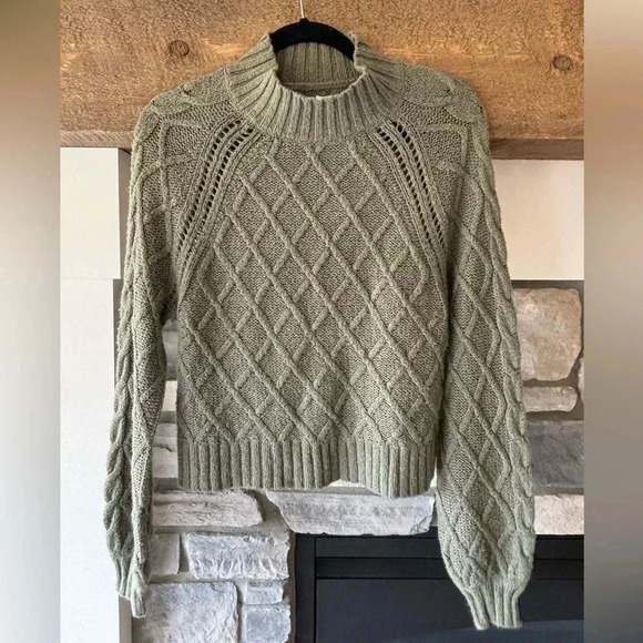 American Eagle Outfitters Sweaters - American Eagle Sweater Women’s S Green Cable Knit Preppy Cropped Oversized Cozy